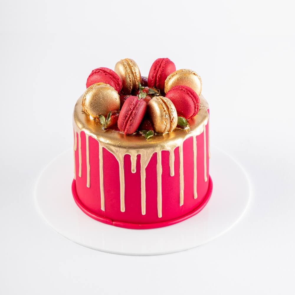 gold-drip-on-pink-cake-1